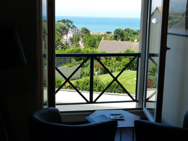 Le Ruban Bleu Face A La Mer Arromanches-les-Bains Eksteriør bilde